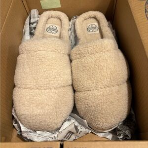 NWT 
SeaChange SeaVees Slide Recycled Fleece Slippers in Oat. Sz 11 Mens